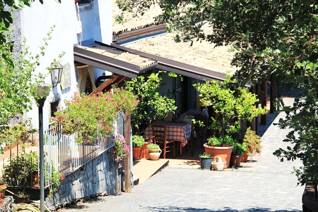Le Case Del Merlo Turismo Rurale Мило Екстериор снимка
